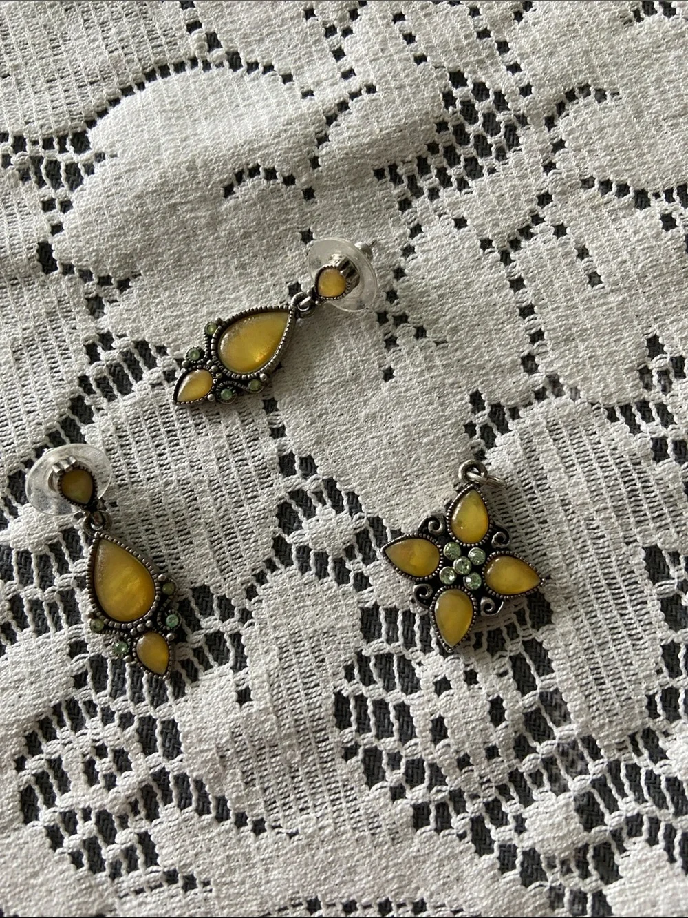 Vintage-Inspired Yellow & Green Teardrop Earring and Pendant Set